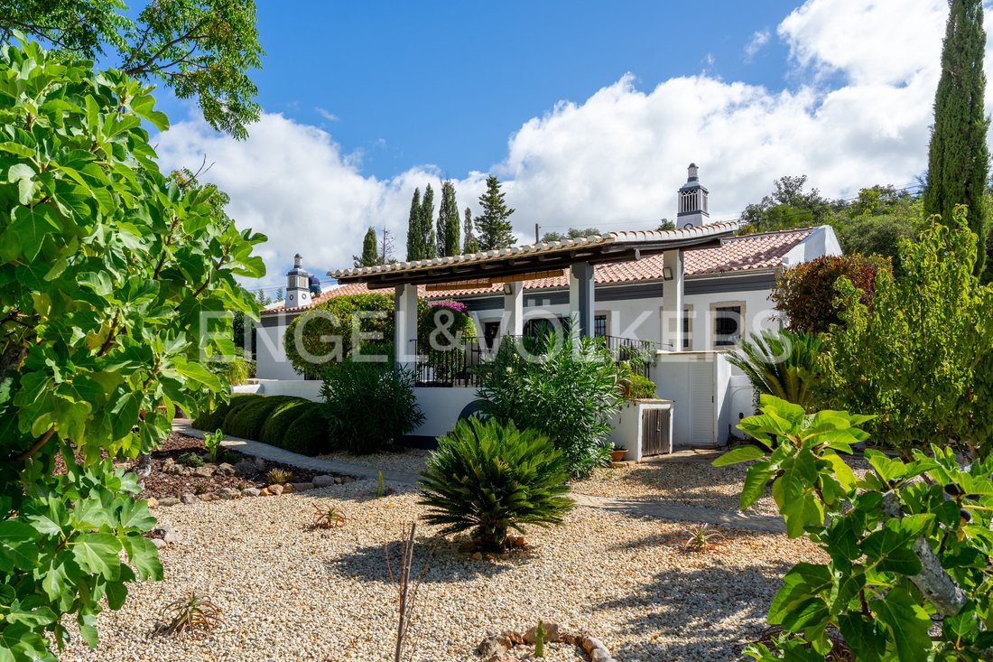 Villa in Loule (Sao Clemente), Algarve, Portugal 1 - 18728488