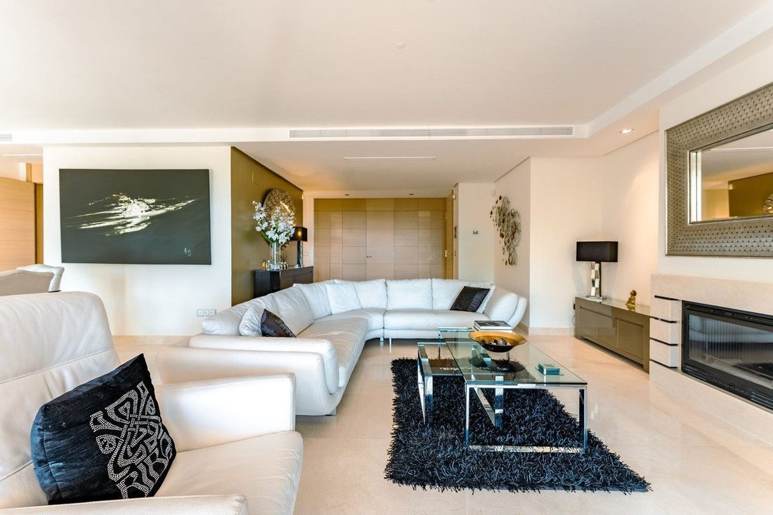 Apartment in La Quinta, Benahavis, Andalusia 4 - 18856474