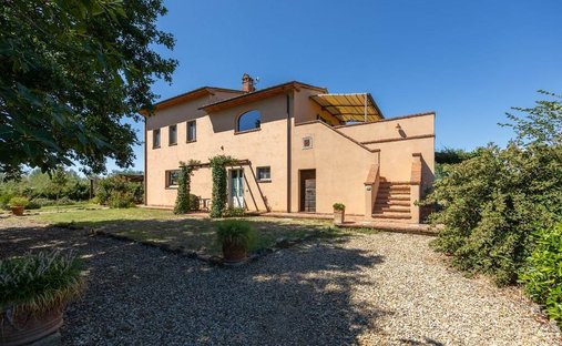 Country House in Castiglion Fiorentino, Tuscany, Italy 1
