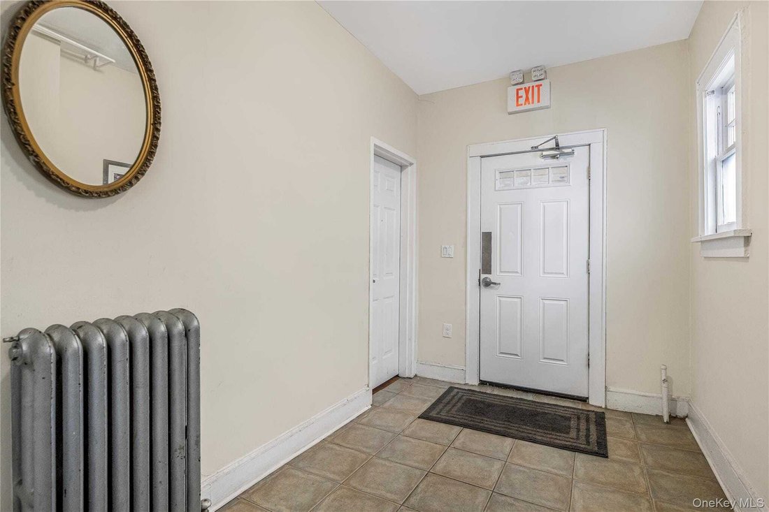 Yonkers, New York, United States 4 - 18848908