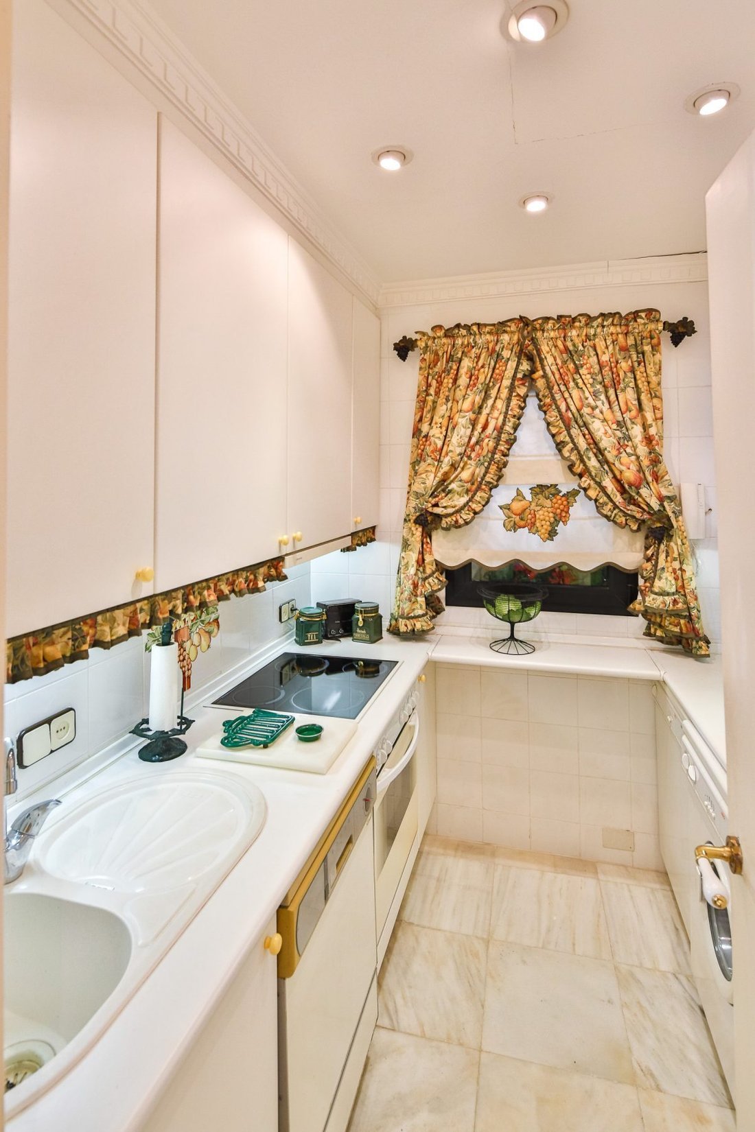 Apartment in Puerto Banus, Marbella, Spain 4 - 18857009