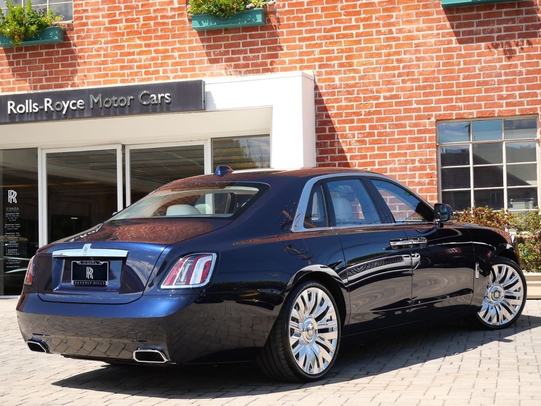 Sedan in Beverly Hills, CA, United States 2 - 18850301
