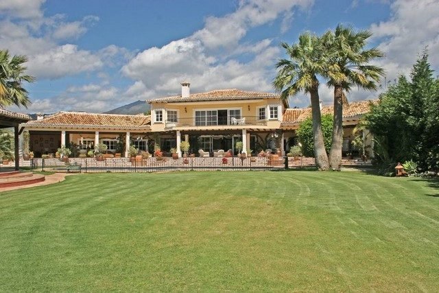 Villa in Puerto Banus, Marbella, Spain 1 - 18859932