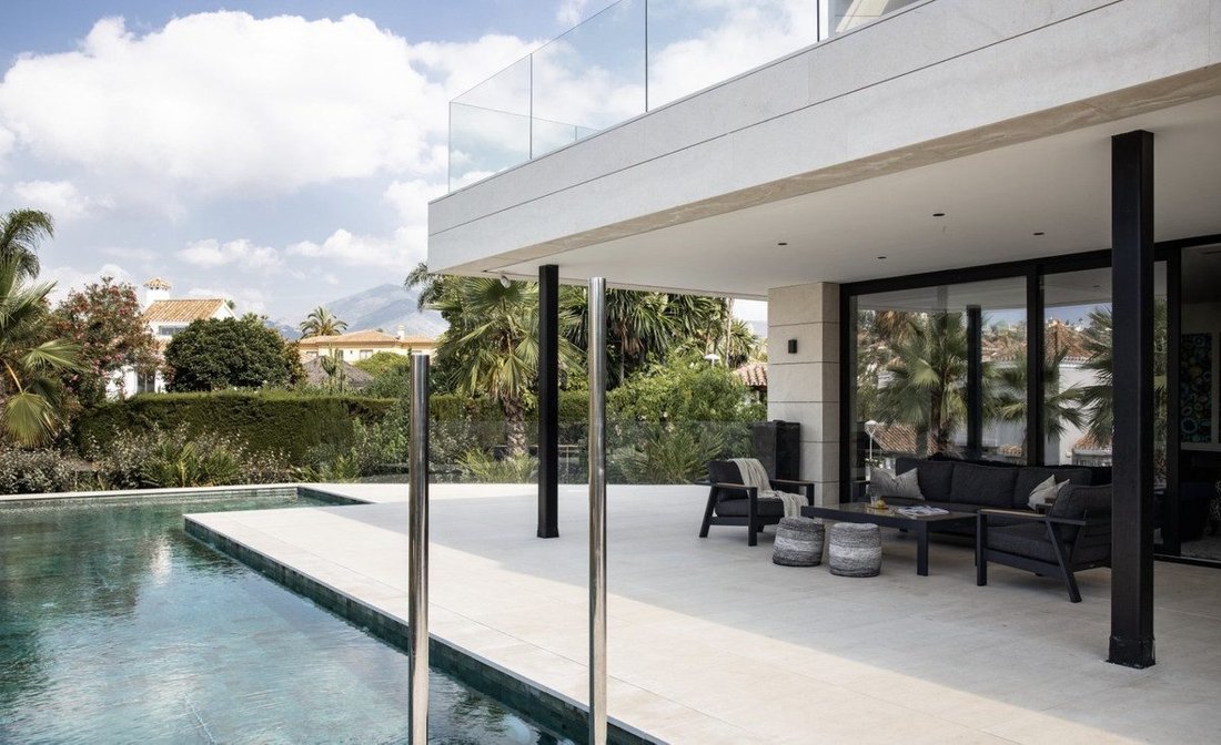 Villa à Puerto Banús, Marbella, Espagne 4 - 18859502