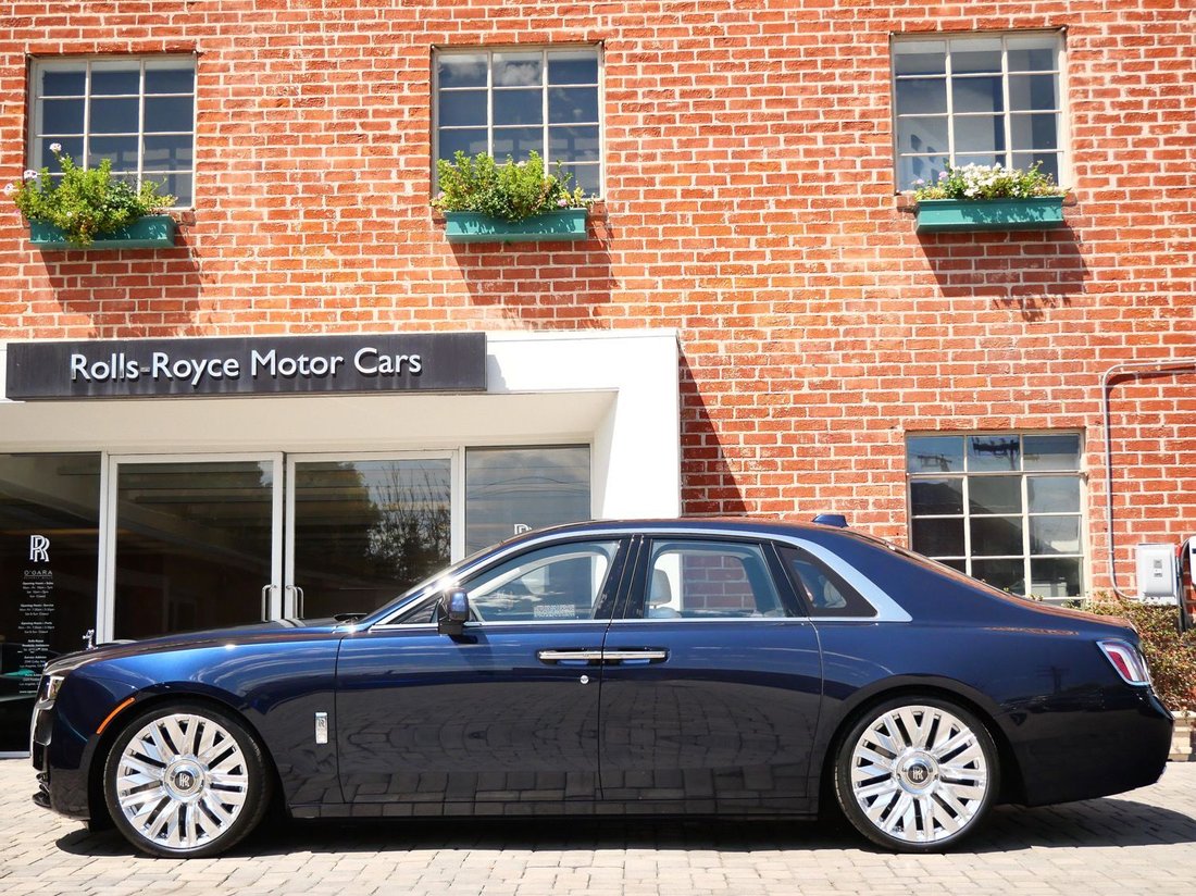 Sedan in Beverly Hills, CA, United States 3 - 18850301