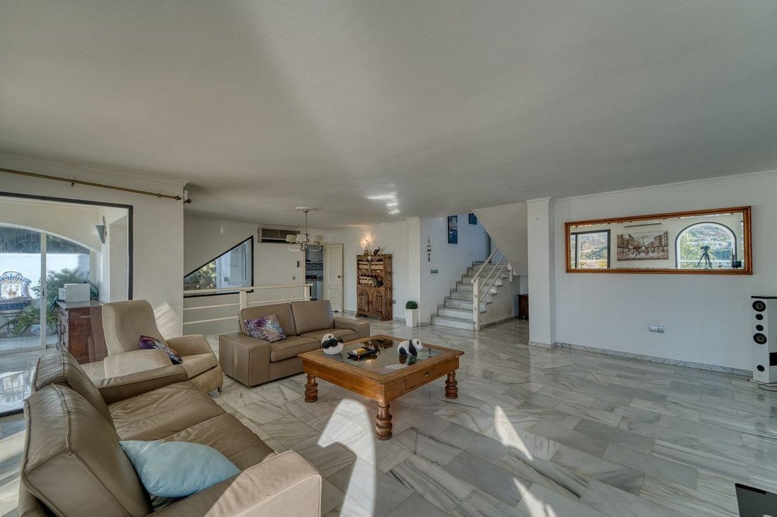 Villa in Nueva Andalucia, Marbella, Spain 4 - 18857025