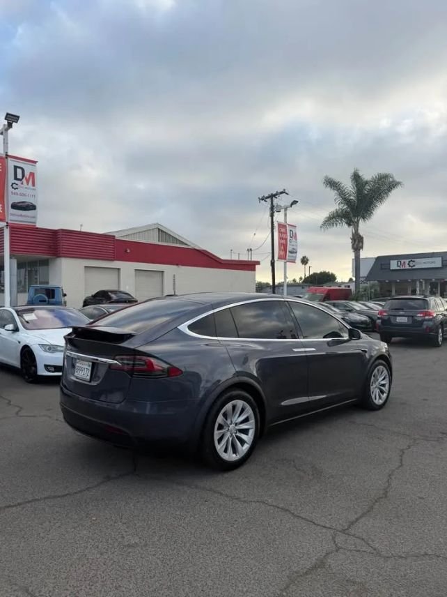 Suv in Costa Mesa, CA, United States 5 - 18856033