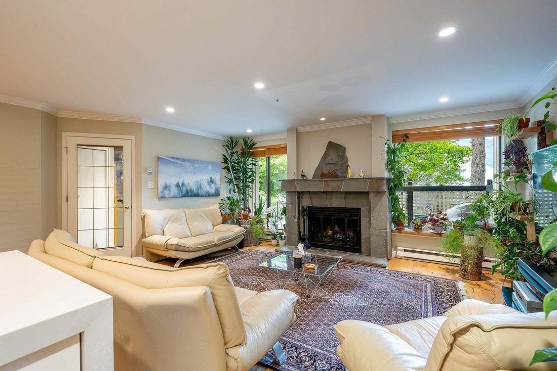 Townhouse in Whistler, British Columbia, Canada 1 - 18853466