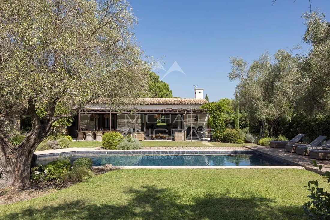 Villa a Mougins, Provenza-Alpi-Costa Azzurra, Francia 1 - 18844112