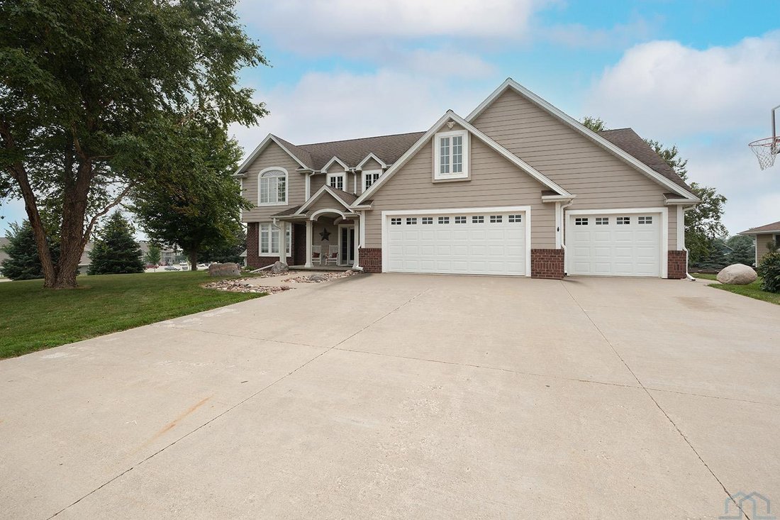 House in Sioux Center, Iowa, United States 3 - 18844877