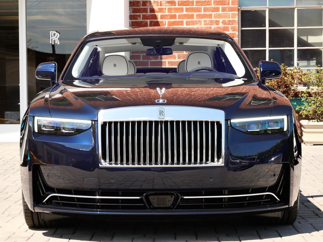 Sedan in Beverly Hills, CA, United States 5 - 18850301