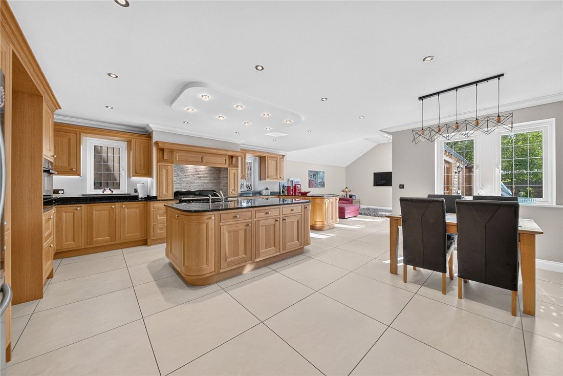 House in Gomersal, England 2 - 18850019