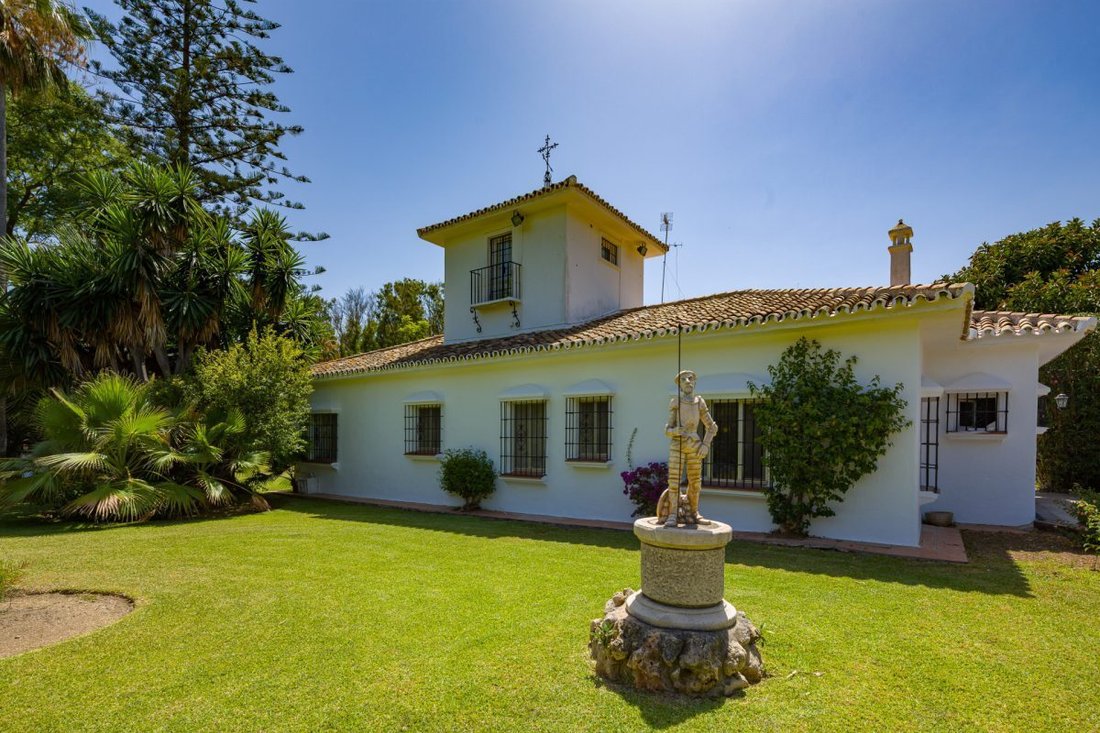 Villa in Guadalmina Baja, San Pedro de Alcantara, Spain 3 - 18857082