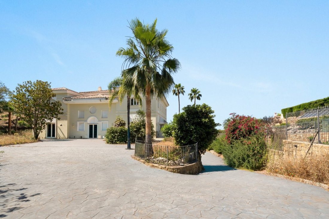 Villa in La Quinta, Benahavis, Andalusia 3 - 18857642
