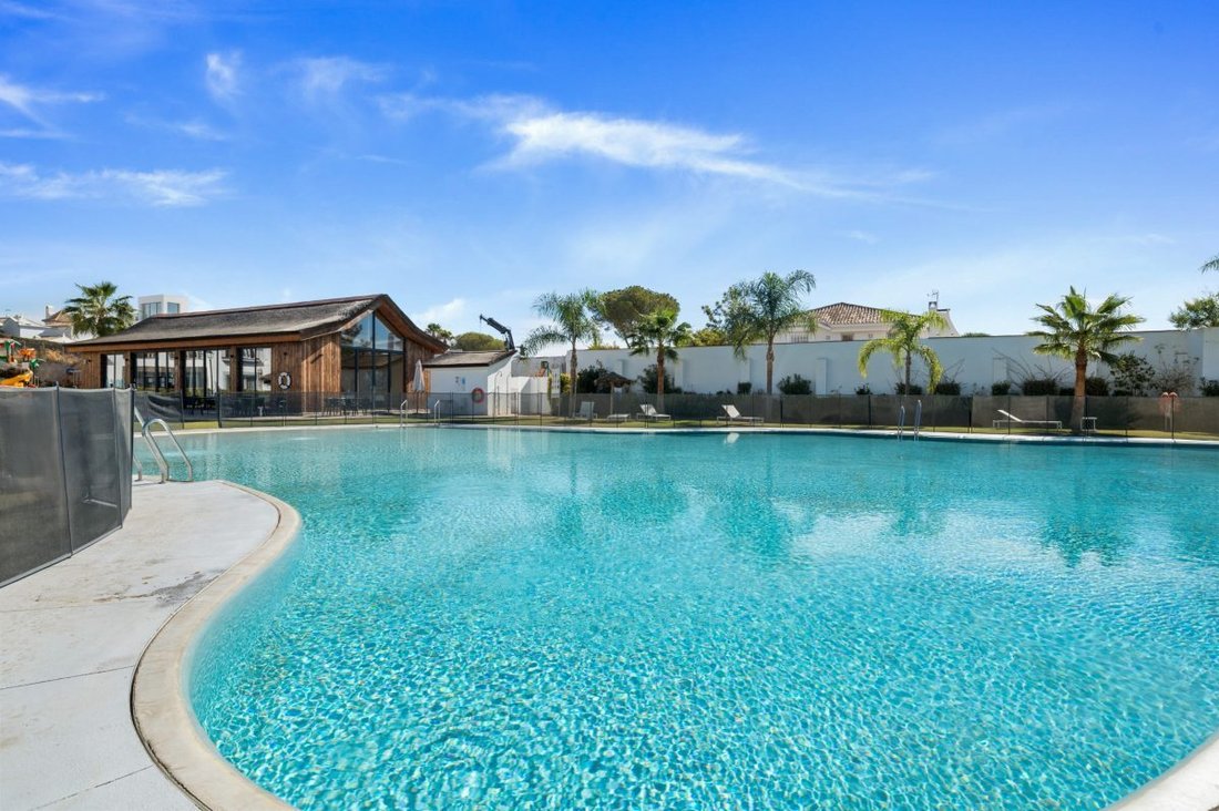 Appartamento a Estepona, Andalusia, Spagna 1 - 18856849