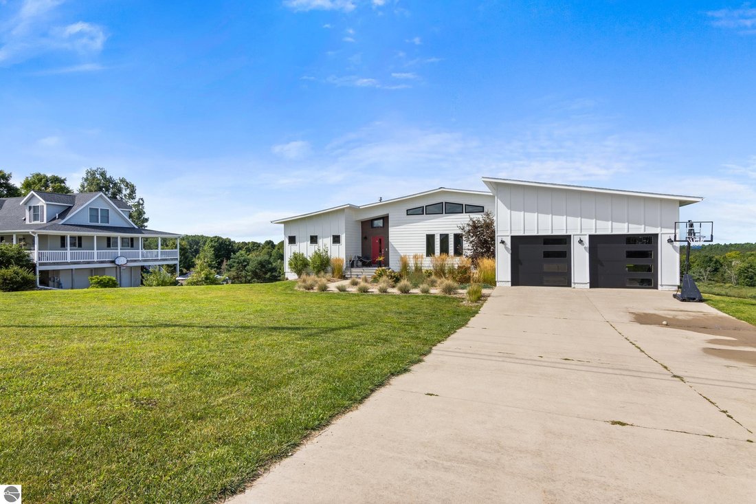 House in Central Lake, Michigan, United States 3 - 18851347
