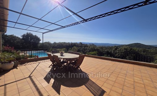 Villa in Saint-Saturnin-lès-Apt, Provence-Alpes-Côte d'Azur, France 1