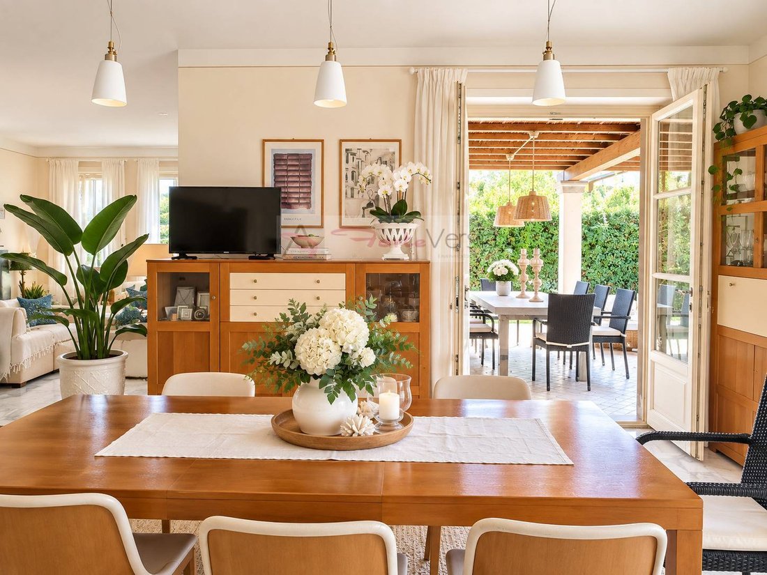 Villa in Caranna-Vaiana, Forte dei Marmi, Tuscany 2 - 15134358