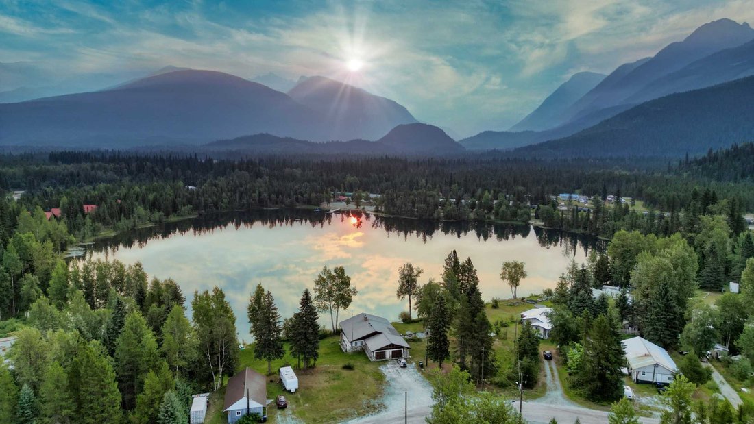 House in Blue River, British Columbia, Canada 3 - 18855128