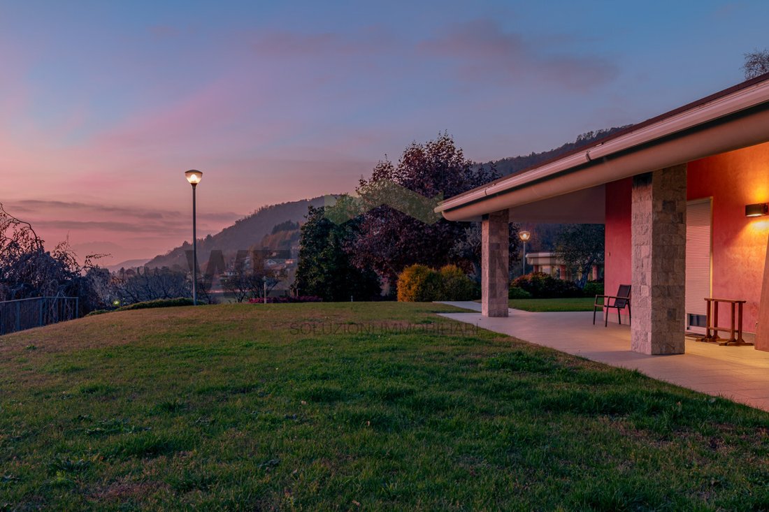 Villa in Tavernerio, Lombardy, Italy 2 - 17211338