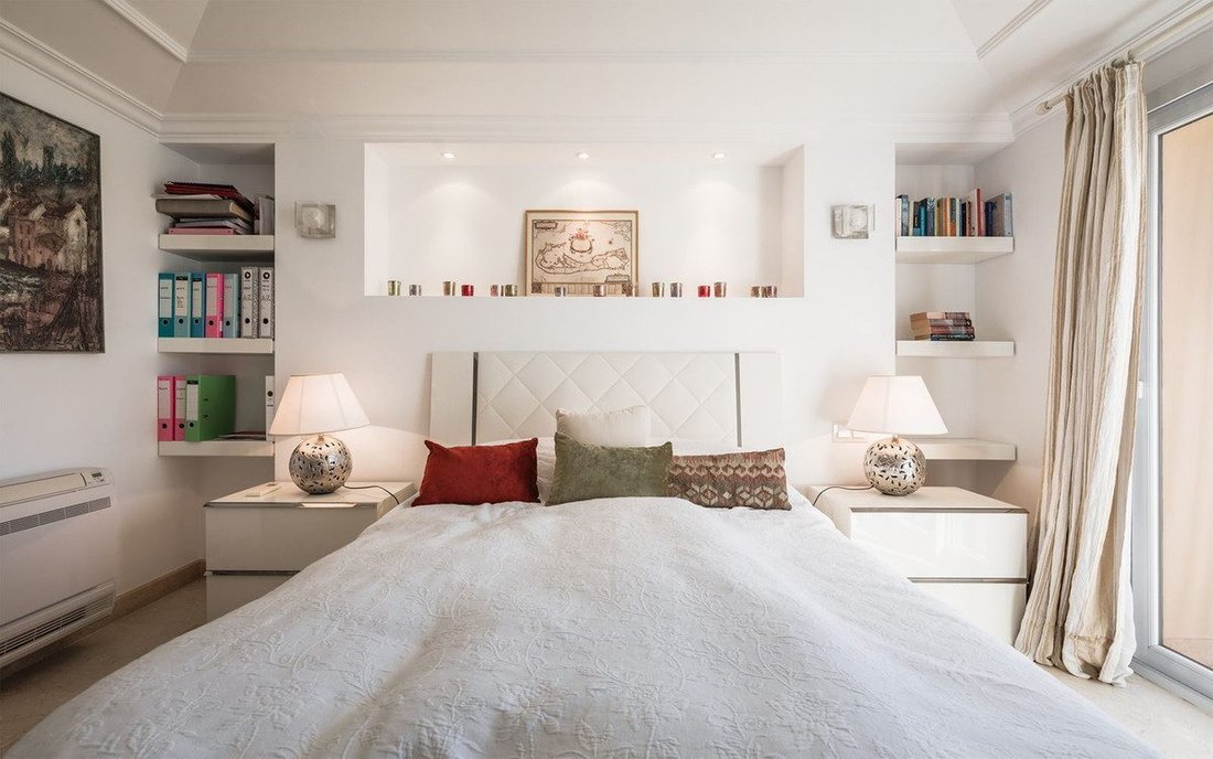 Apartment in Puerto Banus, Marbella, Spain 4 - 18856992