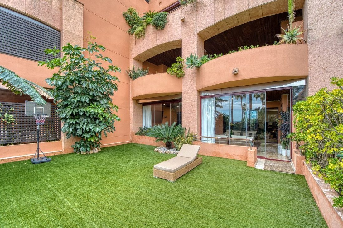 Apartment in Puerto Banus, Marbella, Spain 1 - 18856616