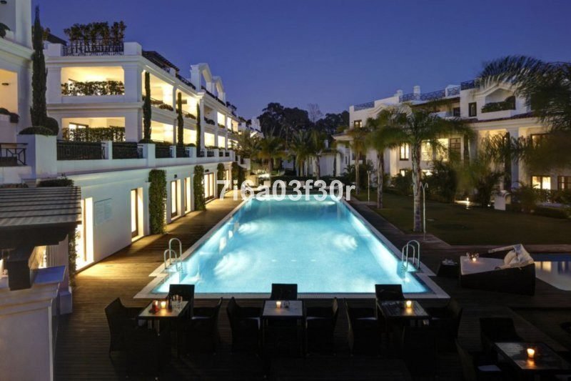 Appartamento a Estepona, Andalusia, Spagna 1 - 18862364