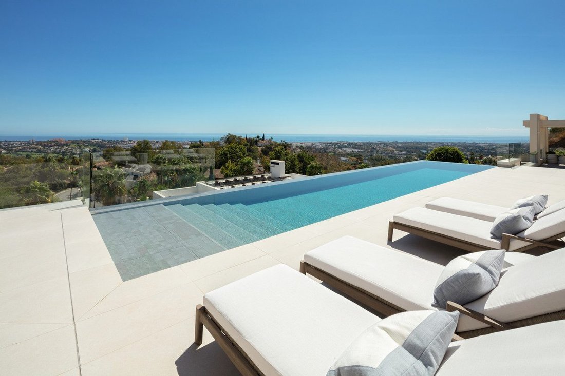 Villa in La Quinta, Benahavis, Andalusia 2 - 18859546