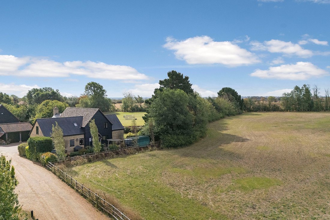 House in Old Hurst, England 1 - 18850018