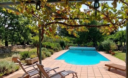 Maison à Gres de Tousilles, Bollène, France 1
