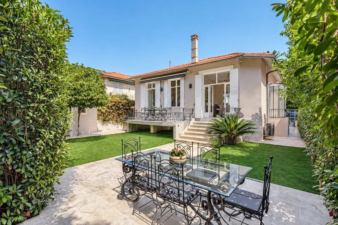 Villa in Cannes, Provence-Alpes-Côte d'Azur, France 1 - 18660853