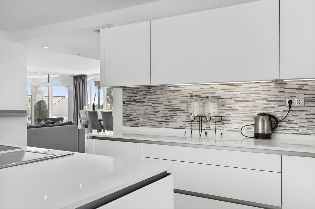 Villa à Elviria-Cabopino, Marbella, Espagne 5 - 18857052
