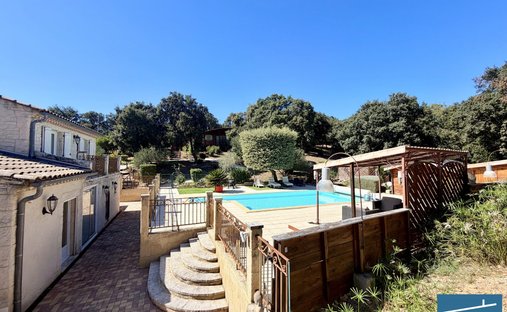 Villa a Periferia, Bellegarde, Francia 1
