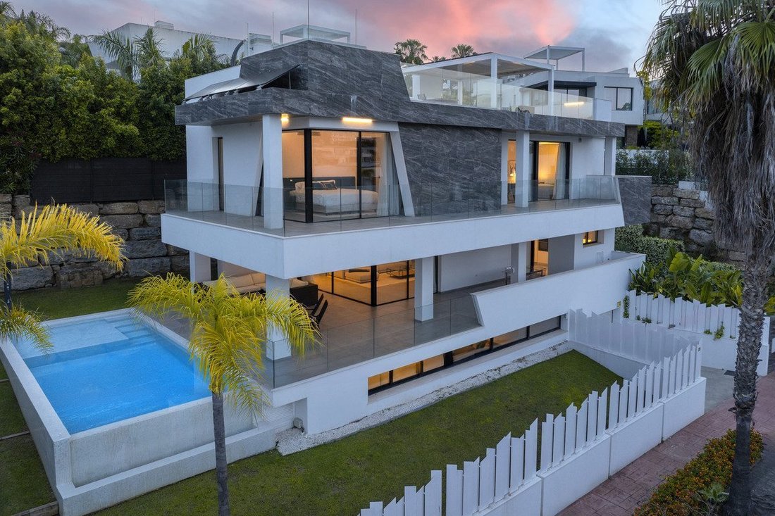 Villa in Estepona, Andalusia, Spain 1 - 18859271