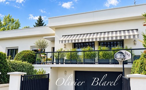 Villa in Gressets-Centre-Garenne-Bechevet, La Celle-Saint-Cloud, France 1