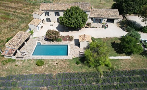 House in Rebenas-Autures, L'Isle-sur-la-Sorgue, France 1