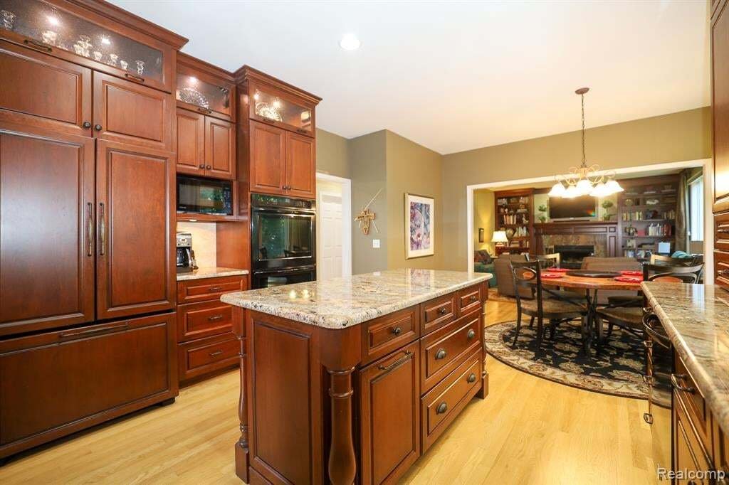 House in Commerce Charter Township, Michigan, United States 4 - 18842775