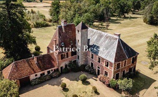 Castle in Moulins, Auvergne-Rhône-Alpes, France 1