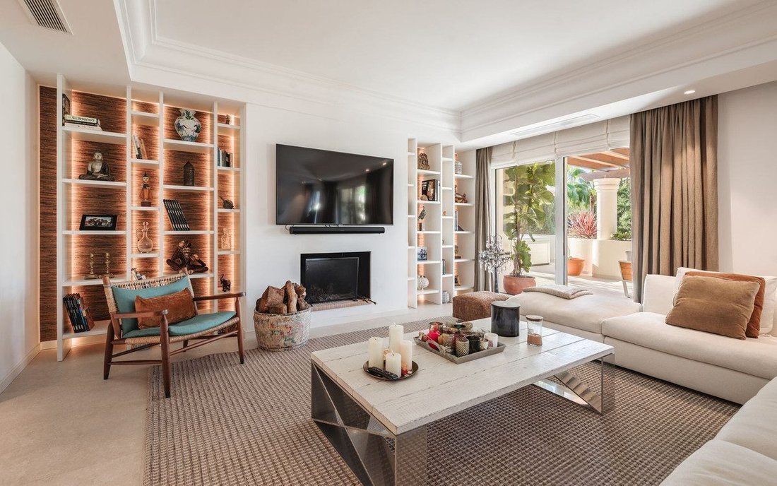 Apartment in Puerto Banus, Marbella, Spain 5 - 18856992