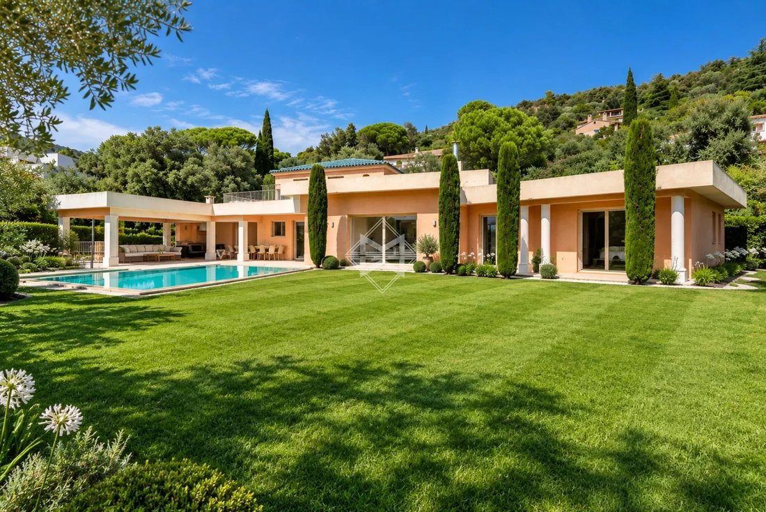Villa in Nord, Cavalaire-sur-Mer, France 3 - 16249440