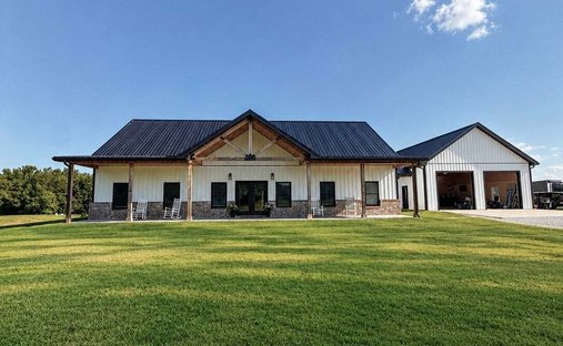 House in Chapmansboro, Tennessee, United States 1