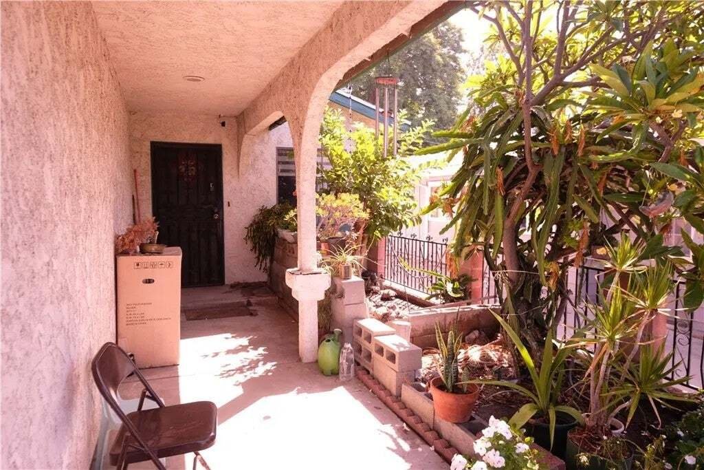 Los Angeles, California, United States 3 - 18853163