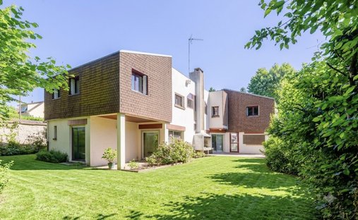 Villa in Forêt, Saint-Germain-en-Laye, France 1