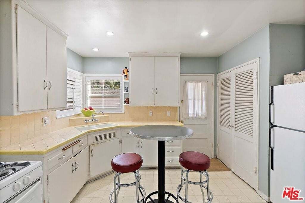 Culver City, California, United States 4 - 18845366