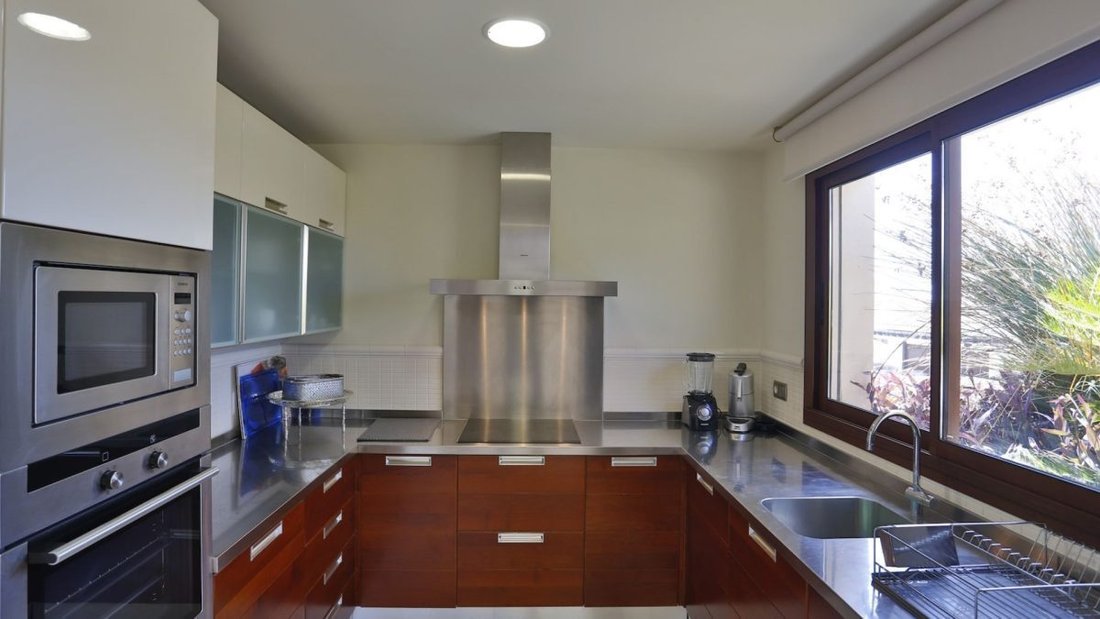 Apartment in Puerto Banus, Marbella, Spain 5 - 18857013