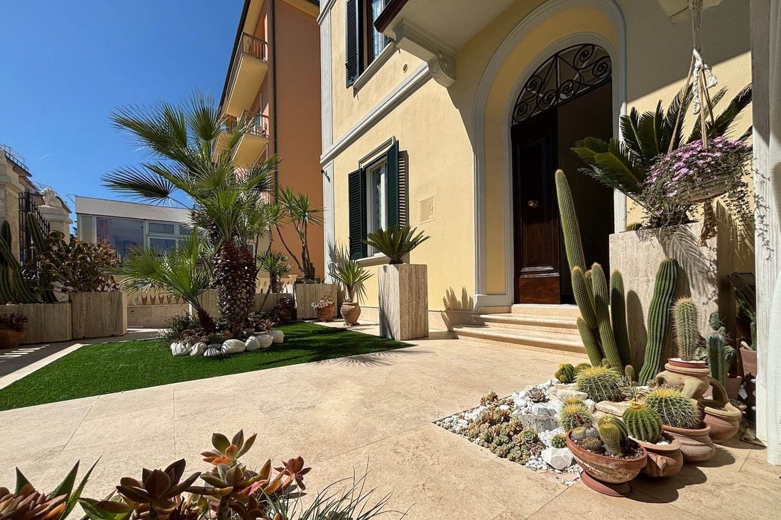 Villa in San Vincenzo, Tuscany, Italy 2 - 18853285