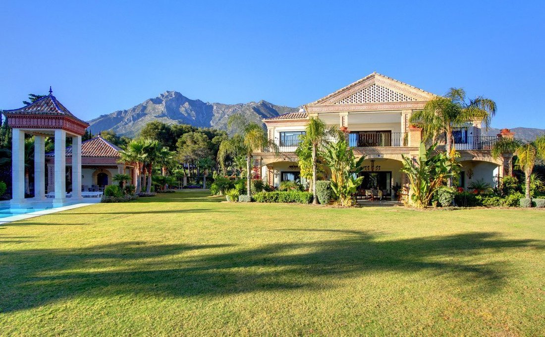 Villa in Marbella, Andalusia, Spain 5 - 18859564