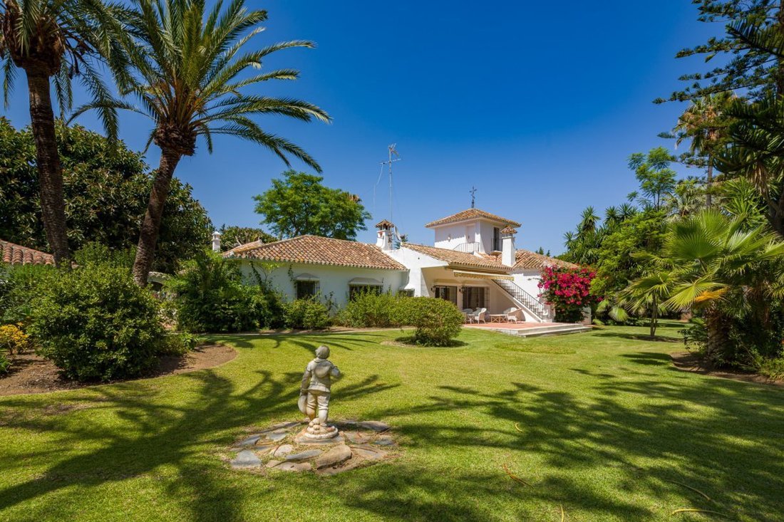 Villa in Guadalmina Baja, San Pedro de Alcantara, Spain 1 - 18857082