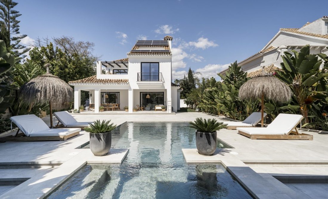 Villa en Playa Puerto Banús, Marbella, España 1 - 18859712