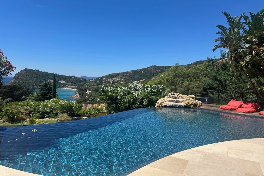 Villa en Rayol-Canadel-sur-Mer, Provenza-Alpes-Costa Azul, Francia 2 - 18747277
